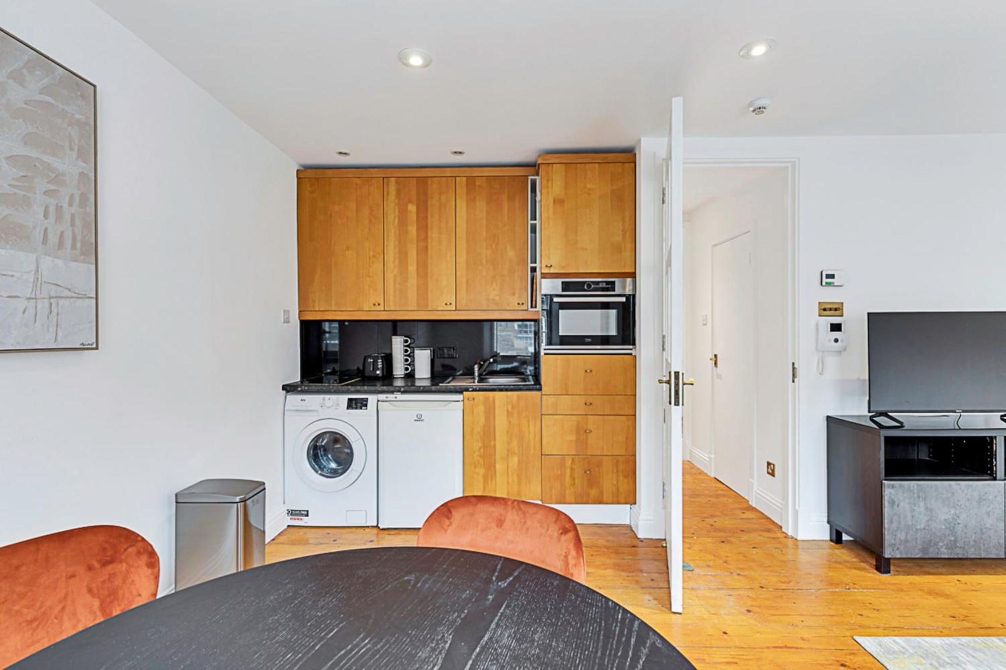 One-Bedroom Abode With A Balcony In Central London Exteriör bild